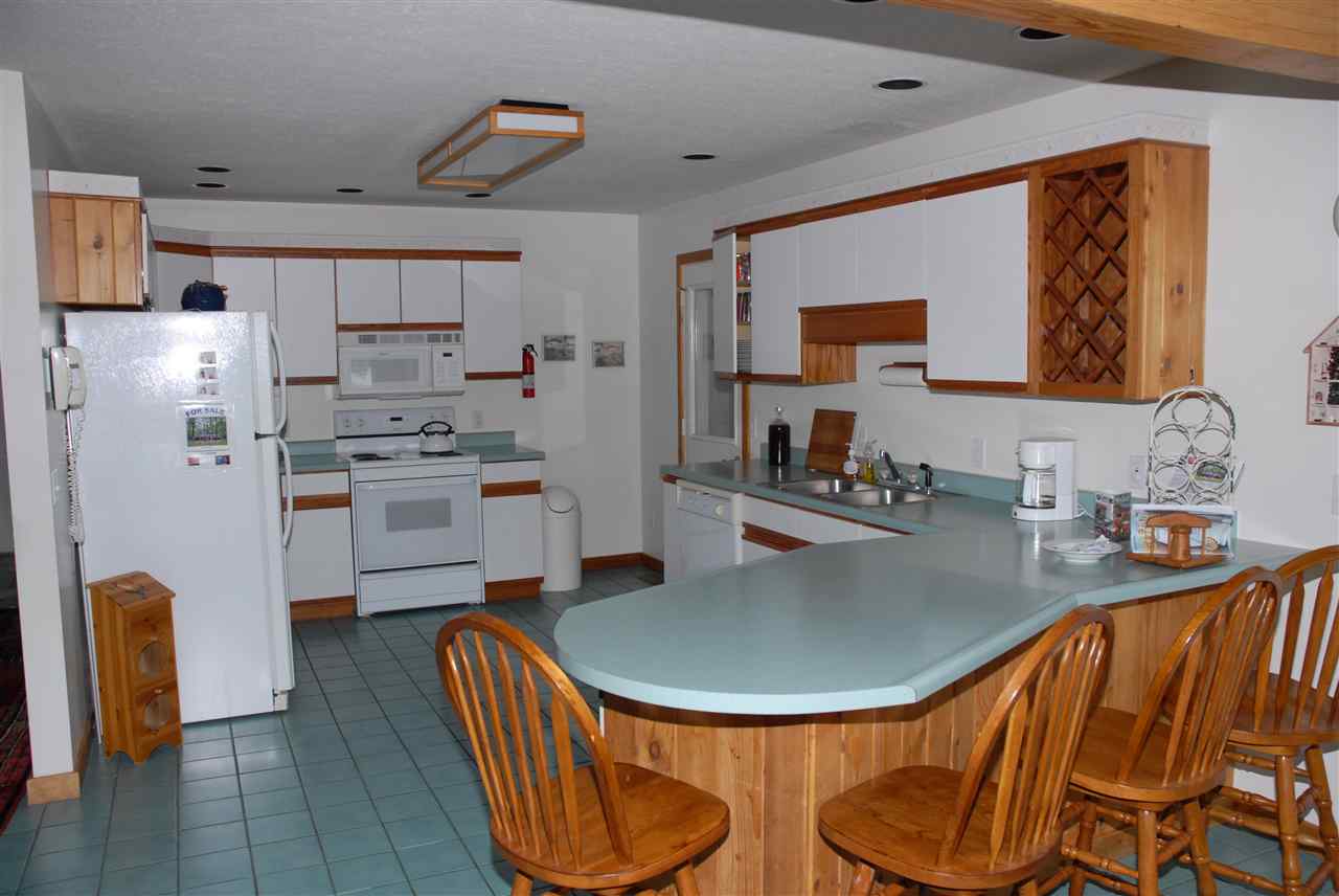 resized-2349823-OVRBOW Kitchen.JPG